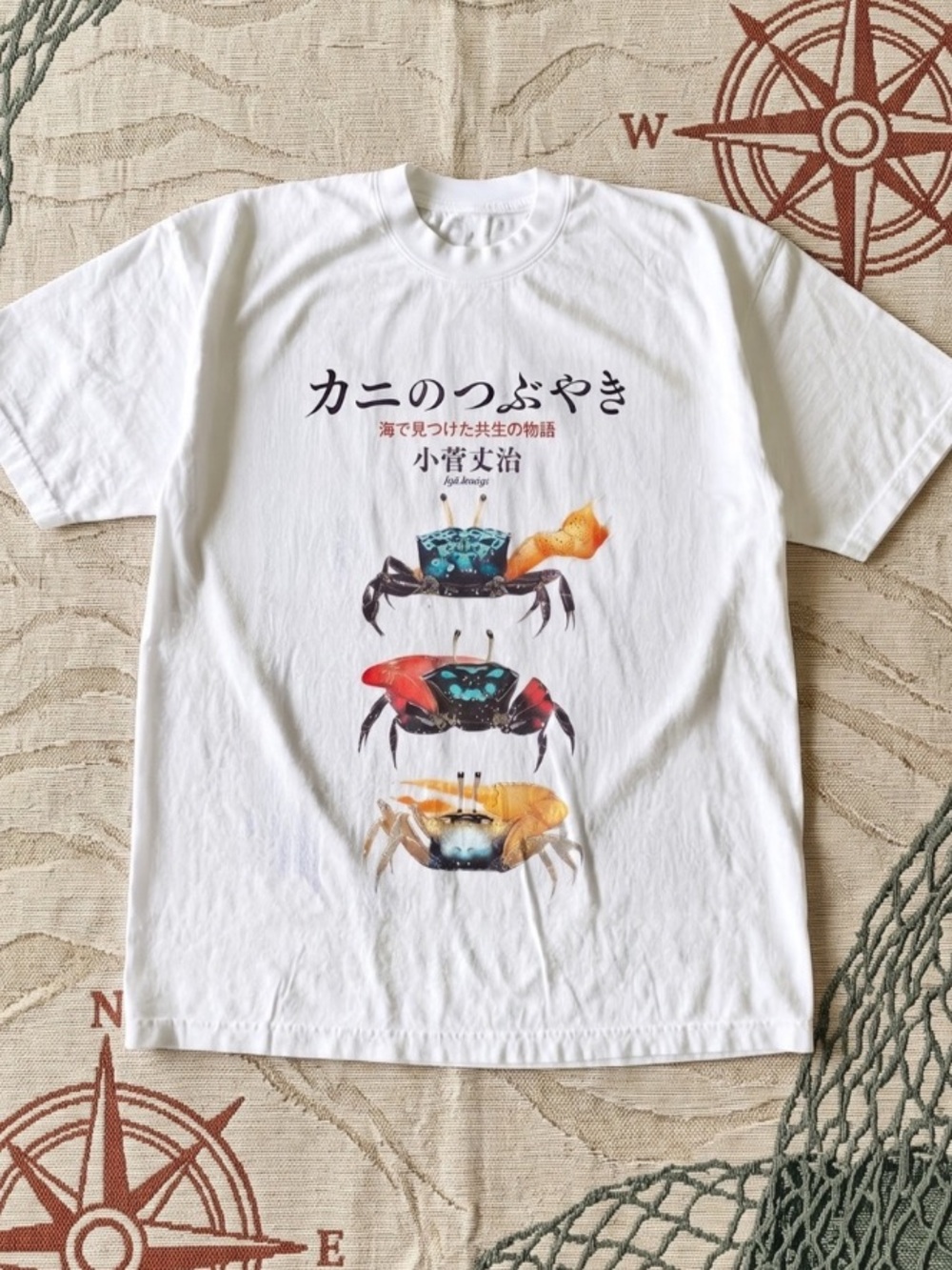 White Graphic Crab Print T-Shirt, Classic Cute Multicolor Crabs Tee